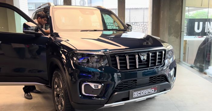 Front and side view of the 2026 Mahindra Scorpio N Facelift with new alloy wheels